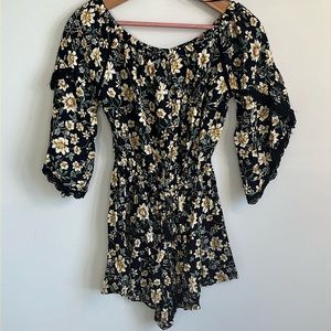 Angie Short Sleeve Floral Romper Trumpet Sleeve with Lace Detail size S